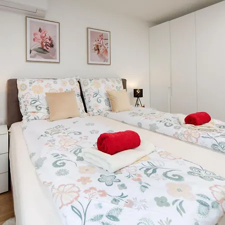 With Parking Space - 23861 * Opatija